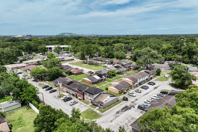 Building Photo - Clearview Townhouses