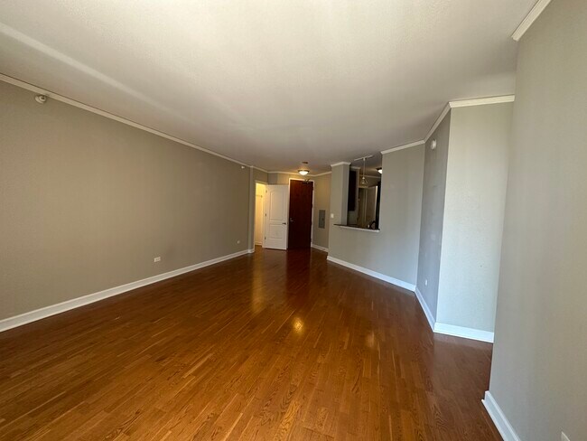 Building Photo - 420 E Waterside Dr