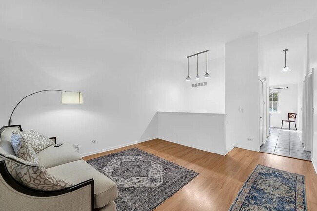 Foto del edificio - 1110 Riverwood Dr