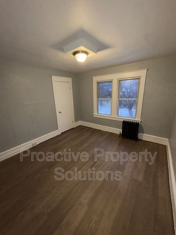 Building Photo - 21 Edison St