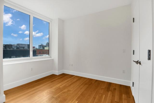 Foto del edificio - 0 bedroom in Brooklyn NY 11217