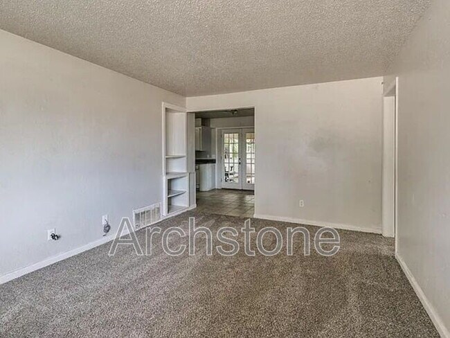 Foto del edificio - 3217 Overland Dr