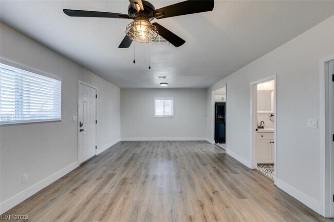 Building Photo - 10 Magnesium St
