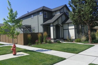 Building Photo - 20805 NE Sierra Dr