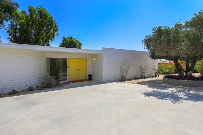 Building Photo - 79890 Kingston Dr