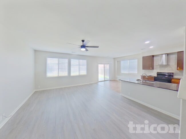 Building Photo - 423 Hayes St