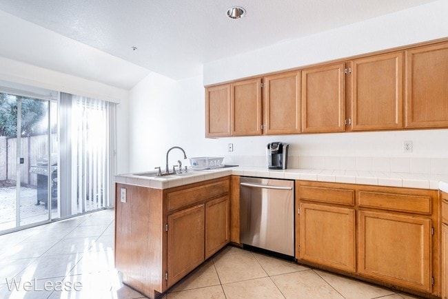 Building Photo - 3 br, 2.5 bath House - 2610 Valencia Canyon