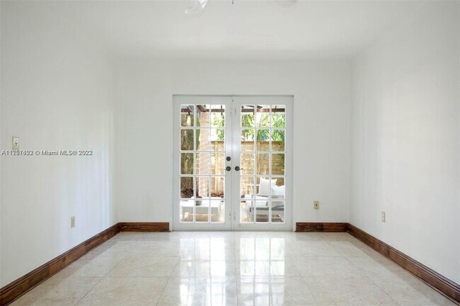 Building Photo - 411 Alhambra Cir