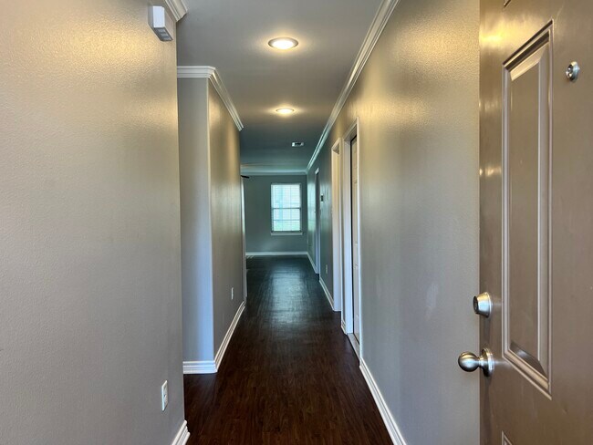 Building Photo - 3976 Cottage Dr