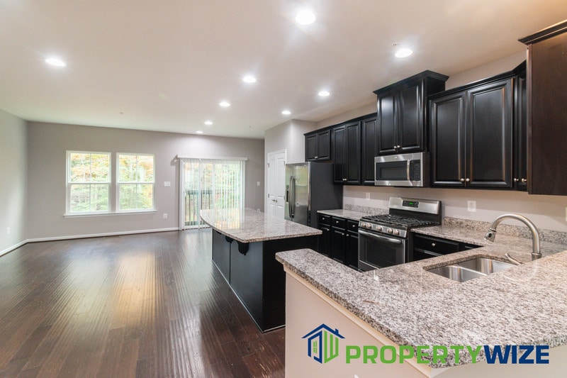 Primary Photo - 516 Willow Bend Dr