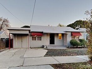 Building Photo - 1316 W 9th St