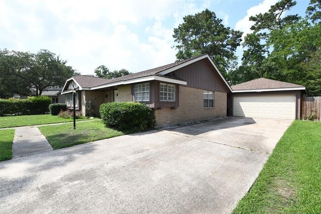 Building Photo - 19406 Enchantington Cir