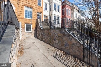 Building Photo - 1237 Kenyon St NW