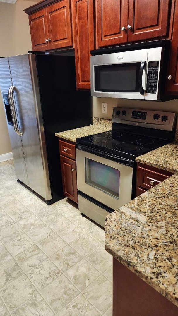 Foto del edificio - 3 Bedroom 2 Bath Townhome off Stevens Cree...