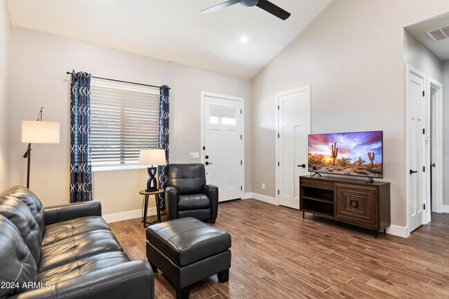 Foto del edificio - 17604 E Stacey Rd
