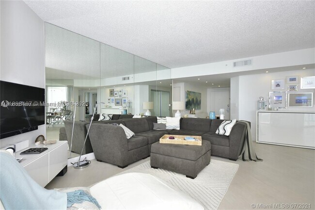 Foto del edificio - 17375 Collins Ave