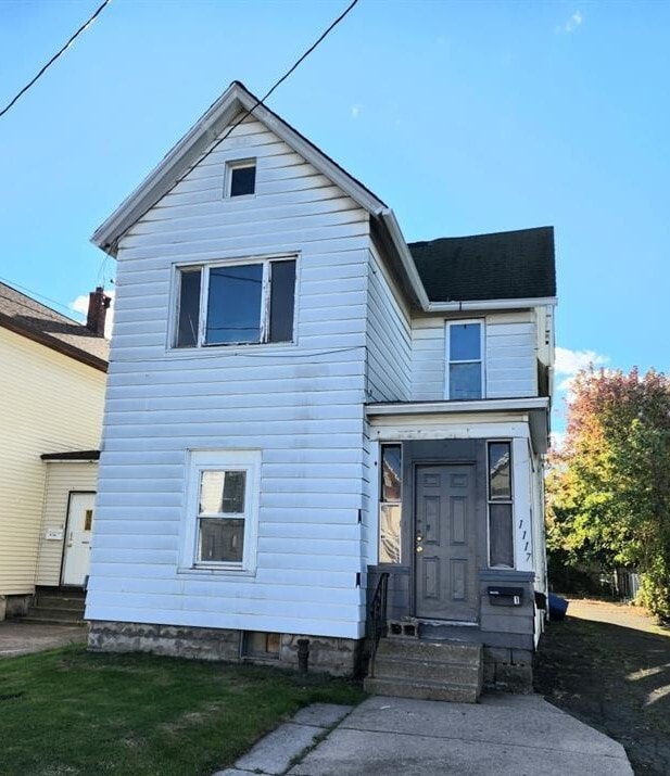 Building Photo - 1117 E 9th St