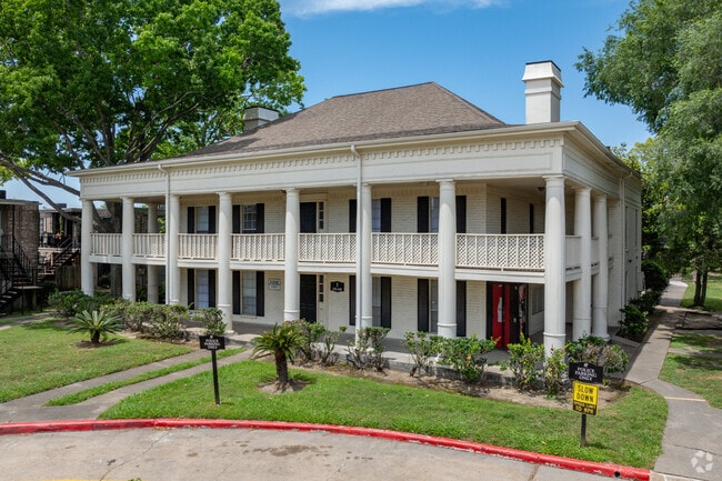 Building Photo - Oaks of Charleston