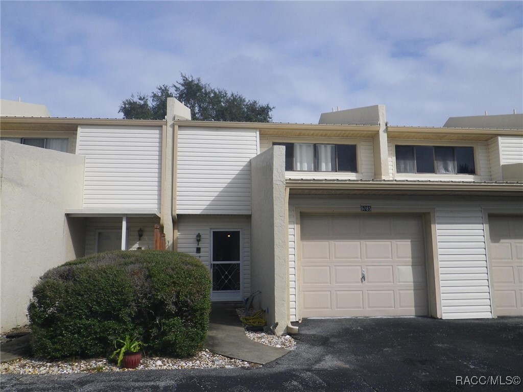 Primary Photo - 9785 E Goldfinch Ln