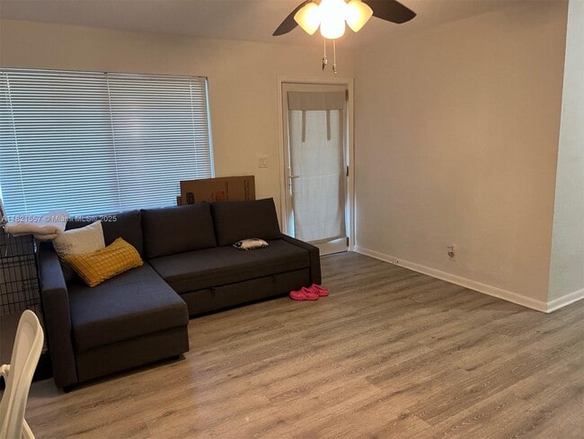 Building Photo - 500 E Country Club Cir