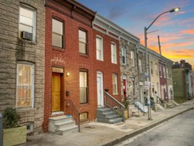 Building Photo - Commuter Friendly Beautiful Townhouse in Baltimore- Will go fast!