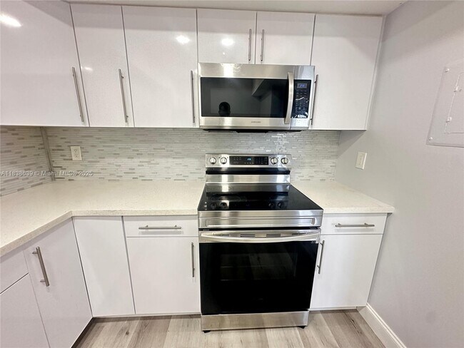Foto del edificio - 901 Hillcrest Dr