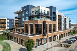 Building Photo - 225 Sycamore