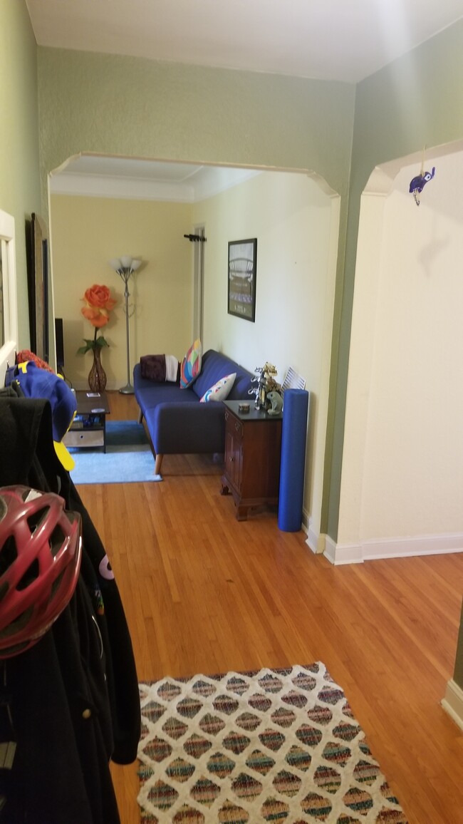 Foto del edificio - 2116 Pleasant Ave