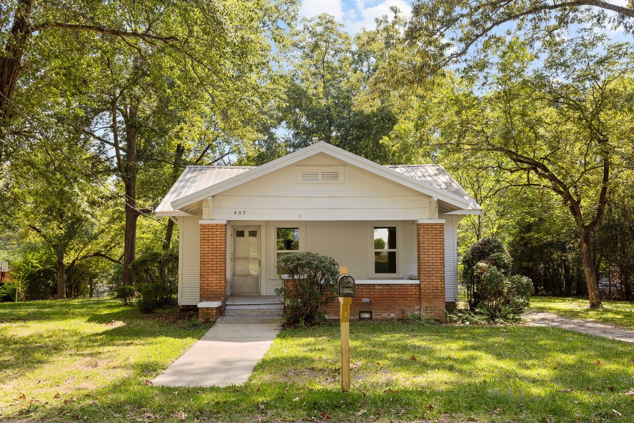 Primary Photo - Charming and Renovated 3 Bedroom, 1 Bath H...