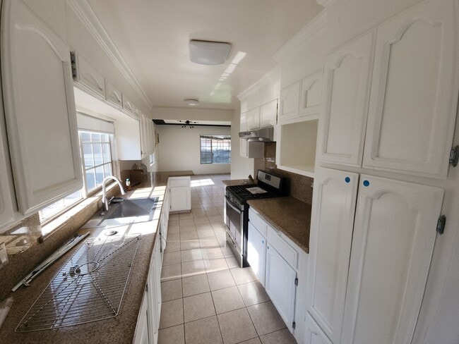 Building Photo - 3bd Home available for rent