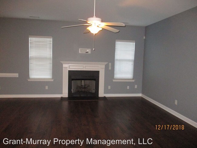Building Photo - 4 br, 3.5 bath House - 826 Harry Truman Rd.