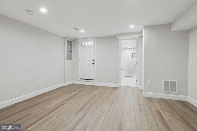 Foto del edificio - 1513 N Kenwood Ave