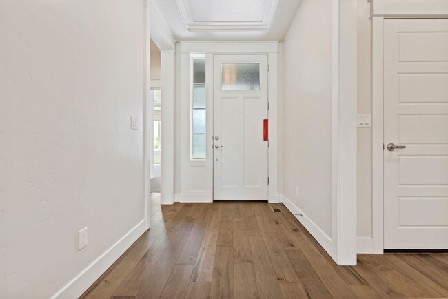 Foto del edificio - 2 bed 2.5 bath premium upgraded home in 55...