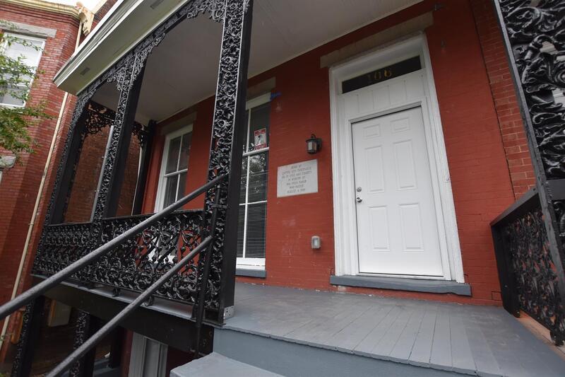Foto principal - 106 E Clay St