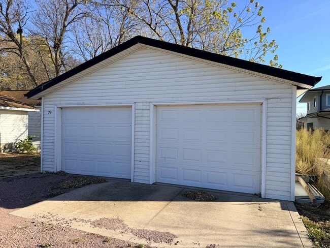 Foto del edificio - 3 bedroom 2 bathroom lake house for rent!