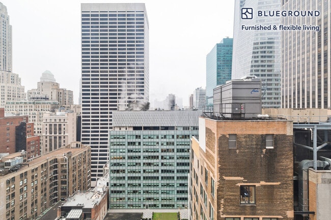 Building Photo - 70 W 45th St