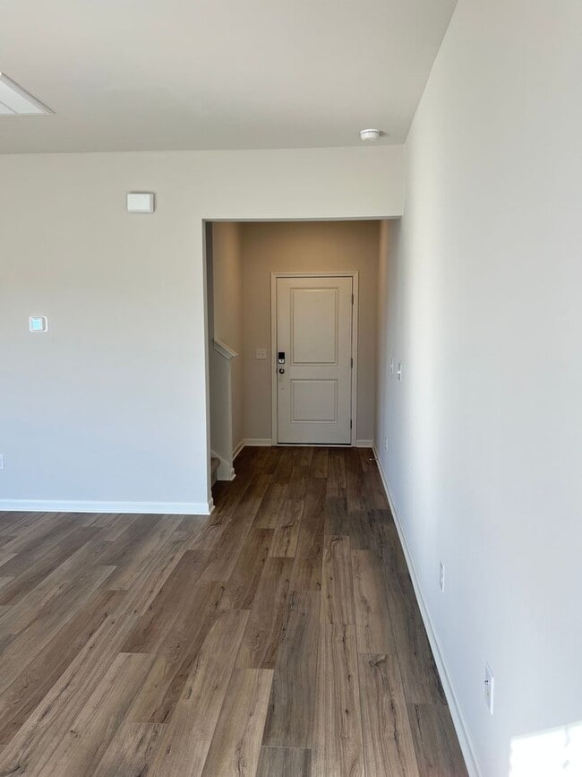 Building Photo - Brand New Three Bedroom Home In Sango