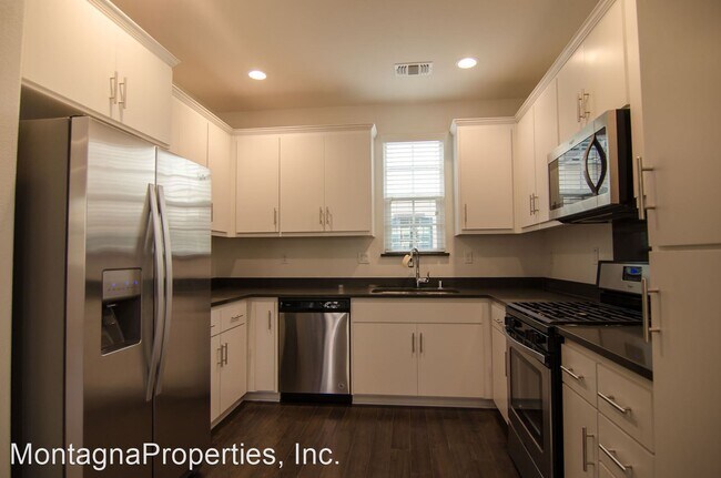 Building Photo - 4 br, 3 bath House - 3208 Pyramid Way
