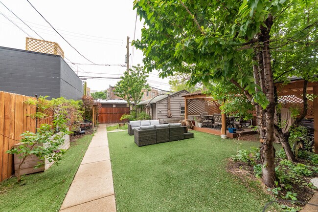 Foto del edificio - 2824 N Rockwell St