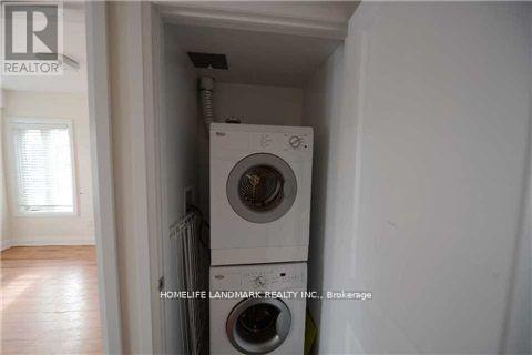 Building Photo - 320 John St.