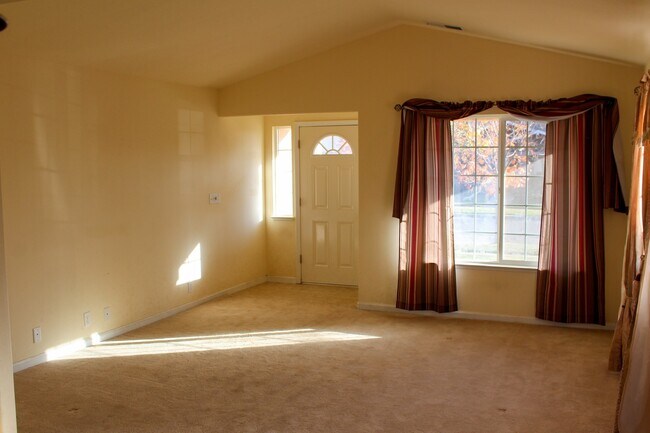 Foto del edificio - 3 Bedroom, 2 Bath With Appliances