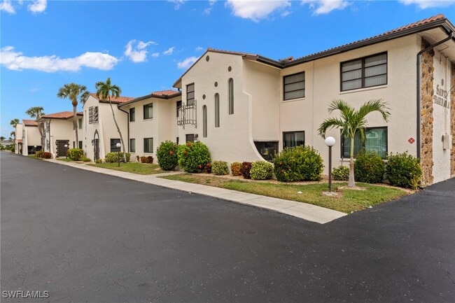 Building Photo - 4717 Santa Barbara Blvd