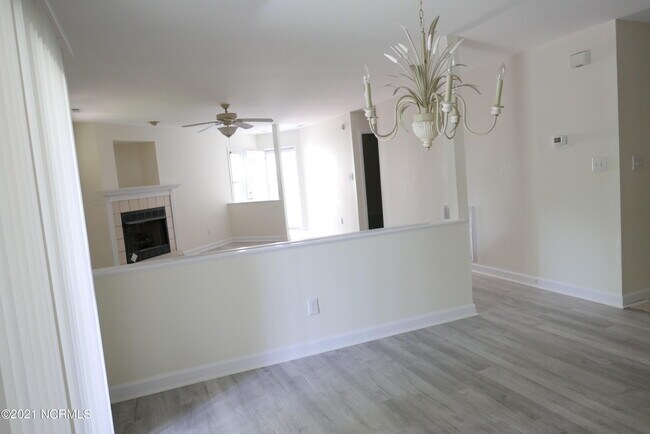 Foto del edificio - 405 Commerce Ave