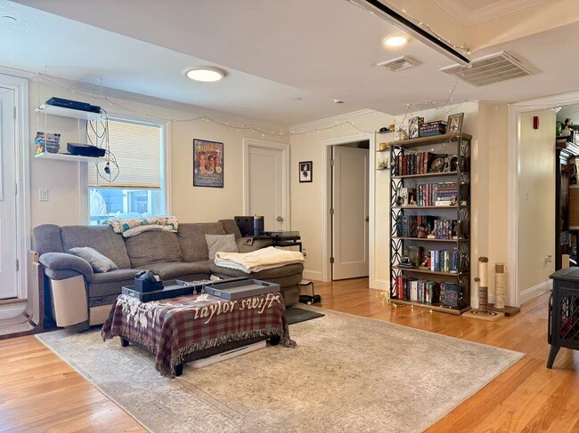 Photo - 925-927-927 Massachusetts Ave Apartment