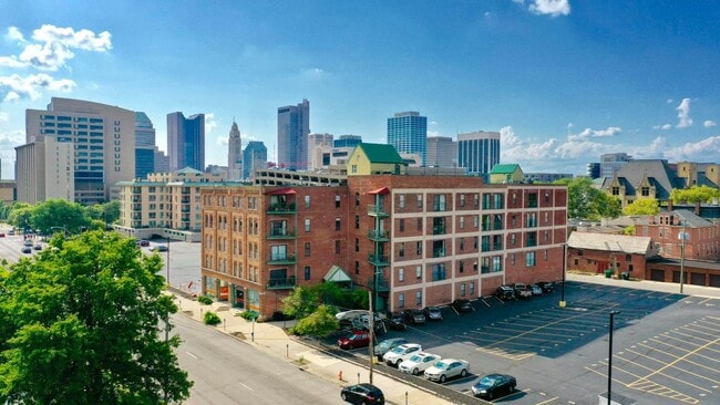 Building Photo - 432 E. Rich St