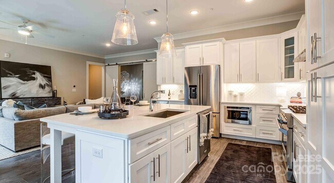 Foto del edificio - 2426 Vail Ave