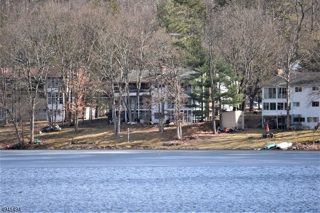 Building Photo - 354 Lake Shore S