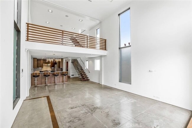 Building Photo - 419 Venice Way