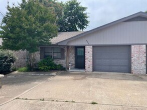 Building Photo - 330 N Barton Ave