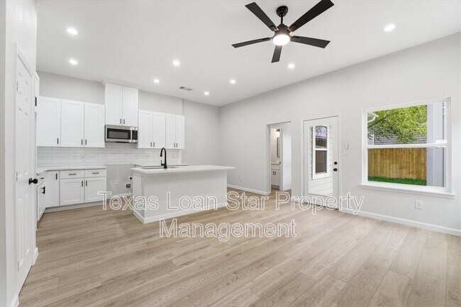 Foto del edificio - 4354 Clover St